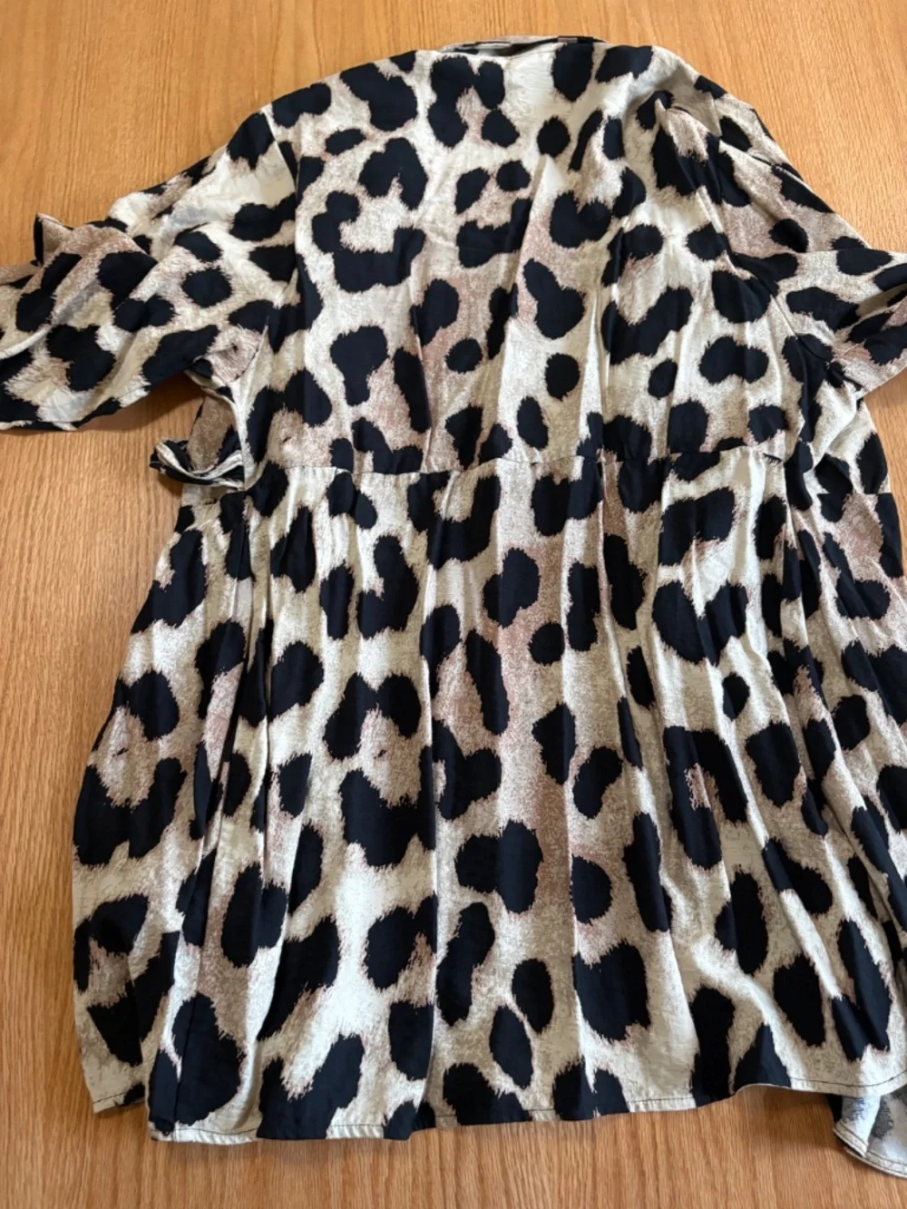 H&M Leopard Print Tie Front Top XXL Plus Size Flowy Blouse Animal Print - Picture 4 of 5